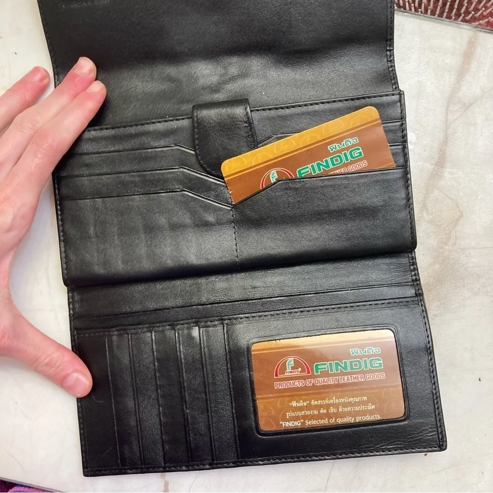 Findig genuine stingray leather wallet new without tags